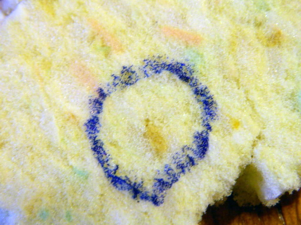 Contact between two components in the carpet can cause crackling noises.