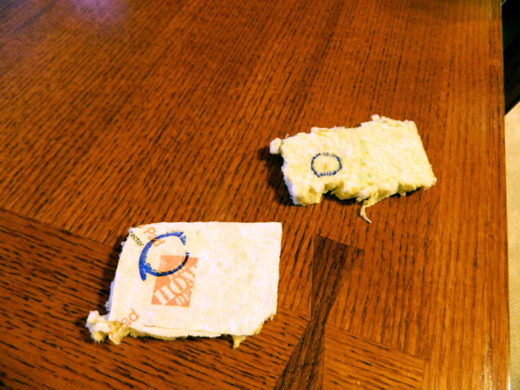 Contact between two components in the carpet can cause crackling noises.