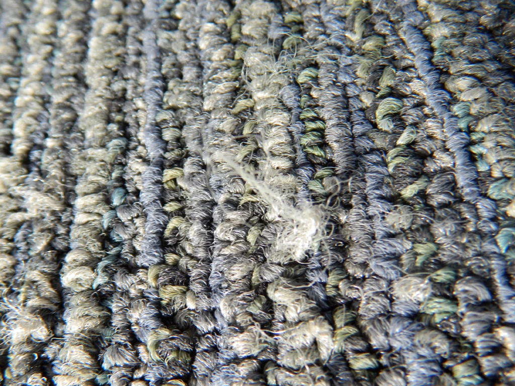 Getting rid of carpet snags with the help of floor detective Floor Inspector