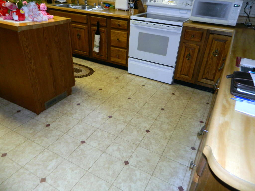 Floor Detective explains the causes of laminates yellowing and how to