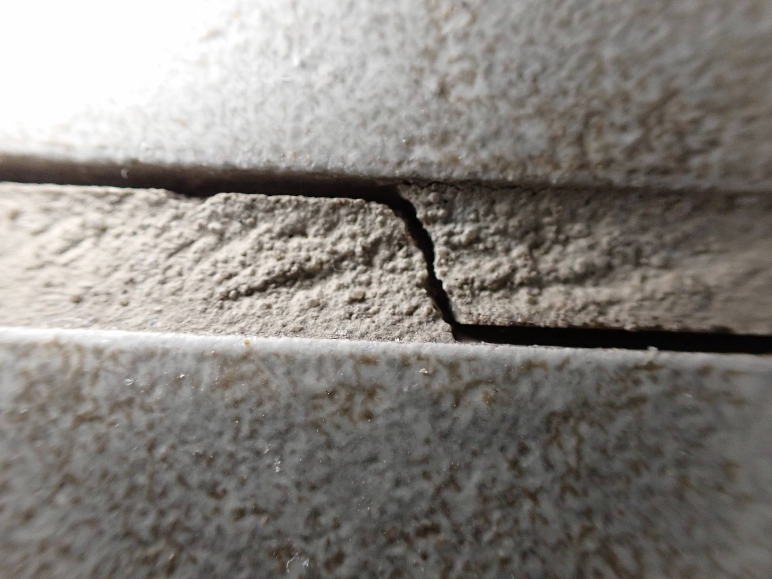 Crazing and- or Cracking of Grout Joints